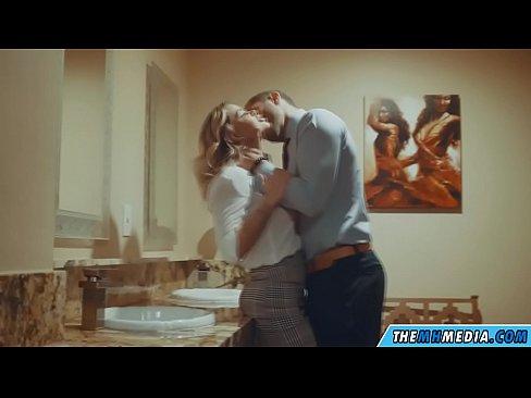 ❤️ ໃນເວລາທີ່ຜິວເນື້ອສີຂາວ busty seduces ທ່ານຢູ່ໃນຫ້ອງນ້ໍາສາທາລະນະ ❤❌ ຮູບໂປ້ງາມ ທີ່ lo.sexeey.ru ️❤